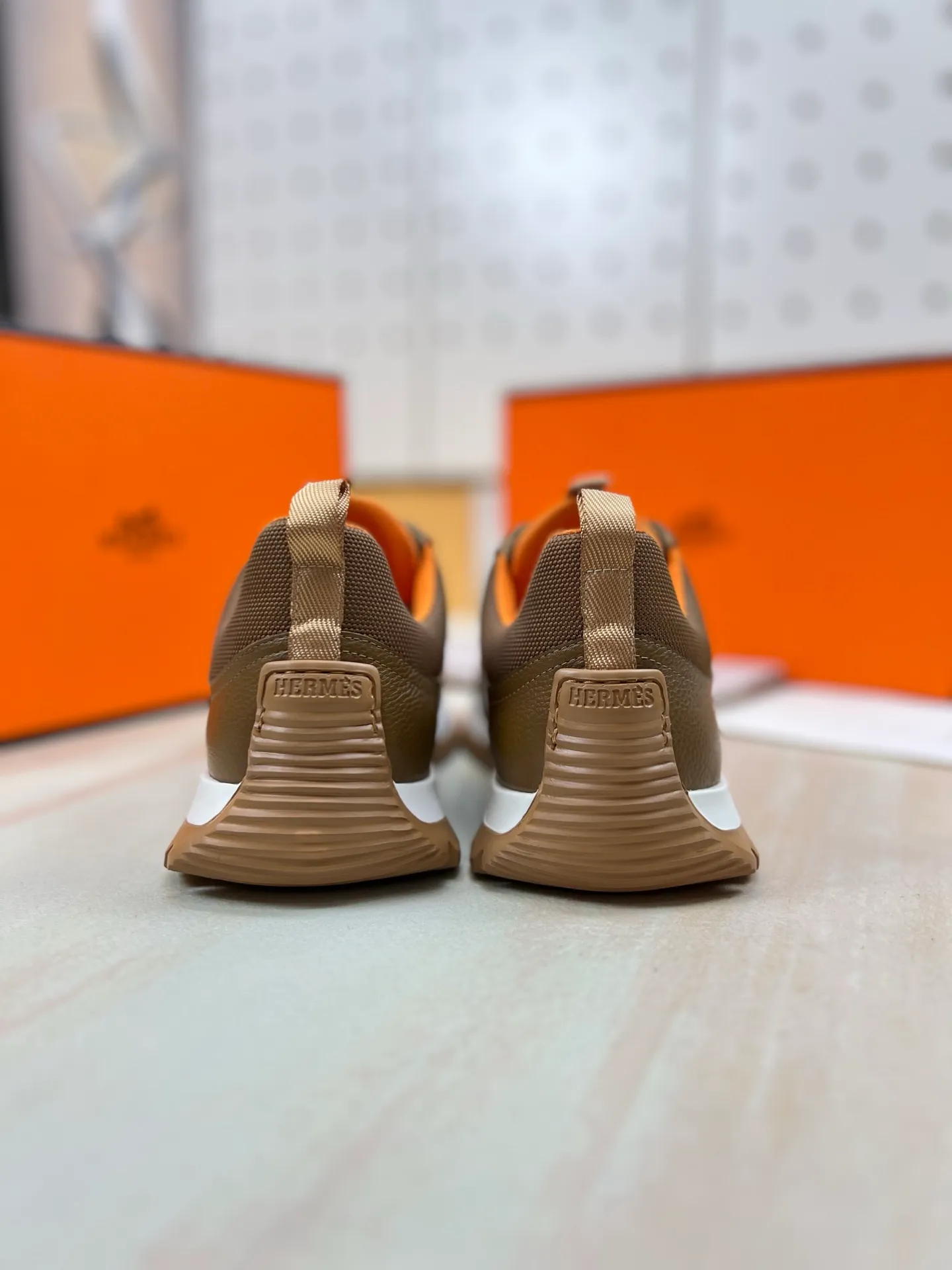 Factory price 640💰Hermes Jimmy men's sneakers, Hermes high-tech canvas and suede goatskin sneakers with grooved rubber soles. Create a modern hiking style. Honey-colored rubber sole, white rubber midsole, pumpkin-colored high-tech canvas lining Size: 38-44 (45 customized)